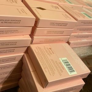 169 x lip sticks
300 x pillow talk